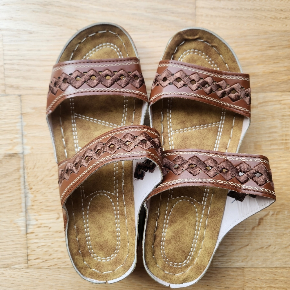 NWT Sandals